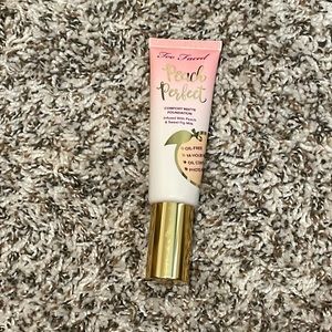 Benefit Foundation (Peach perfect warm beige )